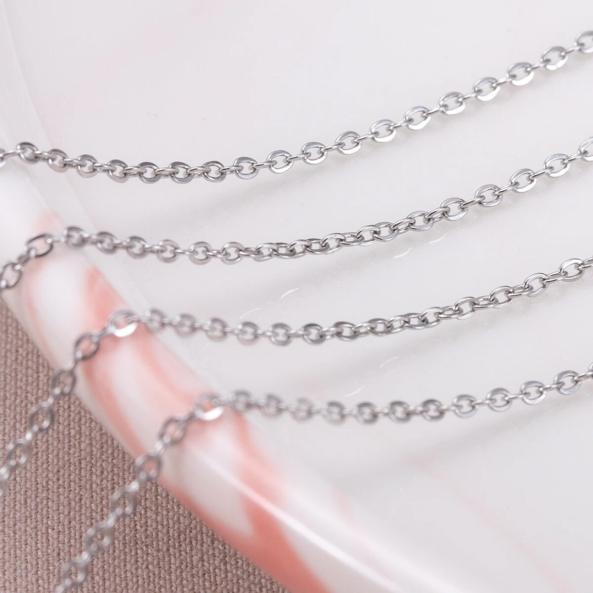 Correntes finas em formato de  - Body Jewelry Bra avaliação e preço