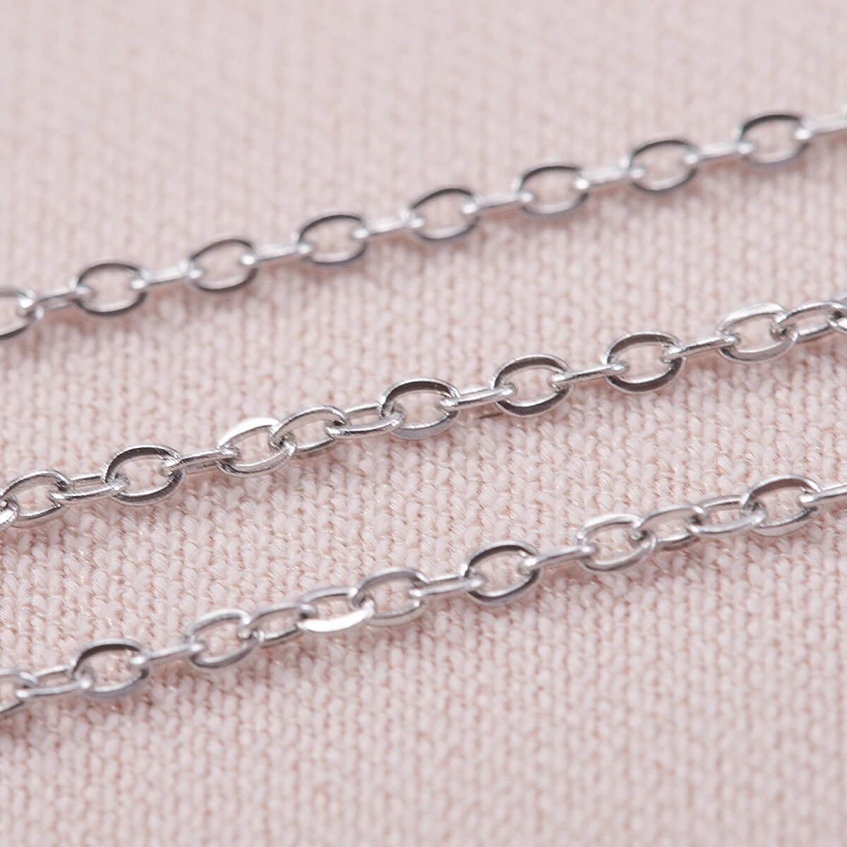 Correntes finas em formato de  - Body Jewelry Bra avaliação e preço